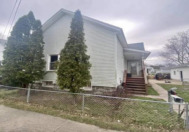 Homes for sale in Manistee, MI | 217 Tenth St, Manistee, MI 49660 | MLS# 50174025
