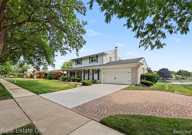 Photo 3 of Single family home for sale at 1524 3 Lakes Dr, Troy, MI 48085 | MLS# 61013247 | Listing updated on 2026-07-22