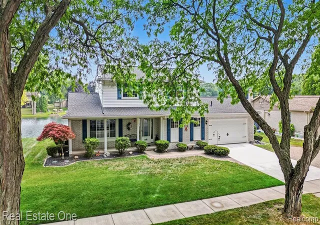 Photo 4 of Single family home for sale at 1524 3 Lakes Dr, Troy, MI 48085 | MLS# 61013247 | Listing updated on 2026-07-22