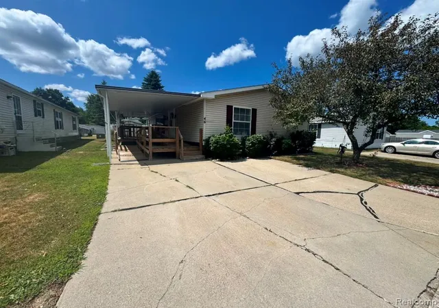 2nd image of 46 Bellwood Dr, Swartz Creek, MI 48473 | MLS# 61016306