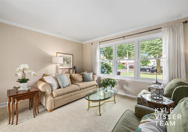 Photo 4 of Single family home for sale at 2032 Edgewood Ave, Grand Rapids, MI 49546 | MLS# 70545292 | Listing updated on 2026-09-14