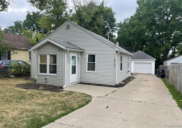 1st image of 818 Cedar St, Pontiac, MI 48342 | MLS# 61016295