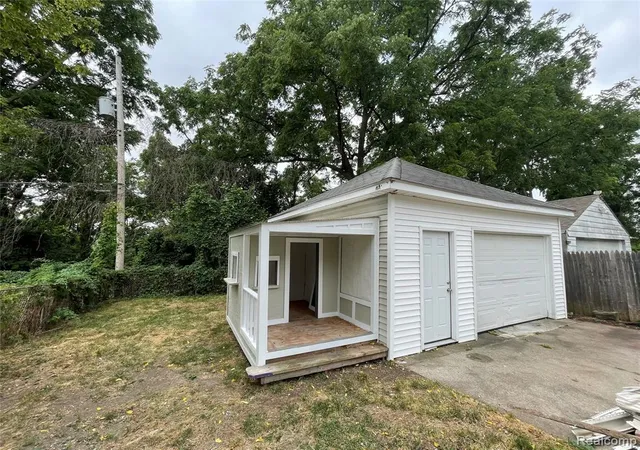 2nd image of 818 Cedar St, Pontiac, MI 48342 | MLS# 61016295