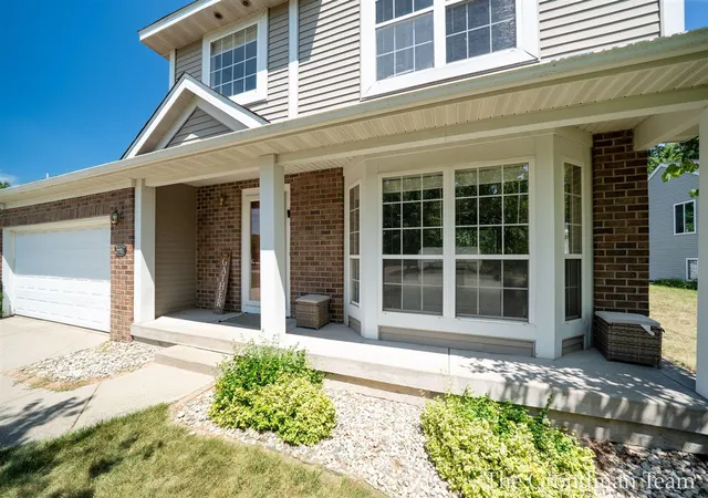 Photo 3 of Single family home for sale at 3967 E Deblaay Dr, Kentwood, MI 49512 | MLS# 70546446 | Listing updated on 2026-09-09