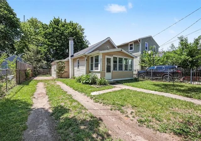 Homes for sale in Wyoming, MI | 2841 Longstreet Ave, Wyoming, MI 49509 | MLS# 70537229