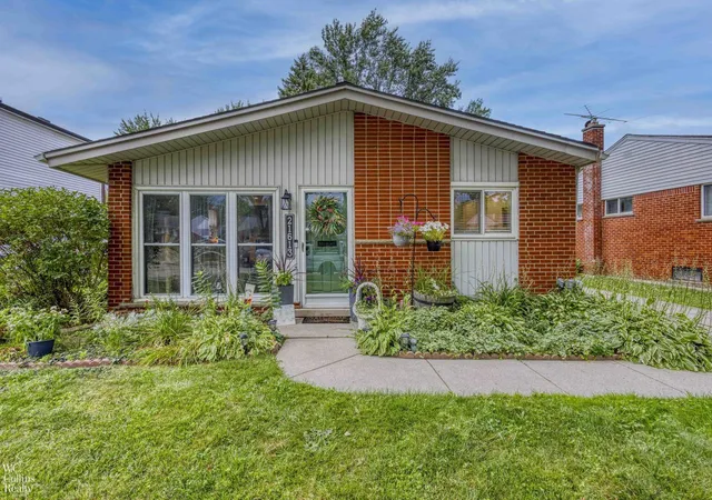 Photo 1 of Sale Pending at 21613 Parkway St, Saint Clair Shores, MI 48082 | MLS# 50219799 | Listing updated on 2026-08-31