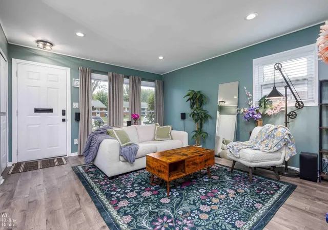 Photo 2 of Sale Pending at 21613 Parkway St, Saint Clair Shores, MI 48082 | MLS# 50219799 | Listing updated on 2026-08-31
