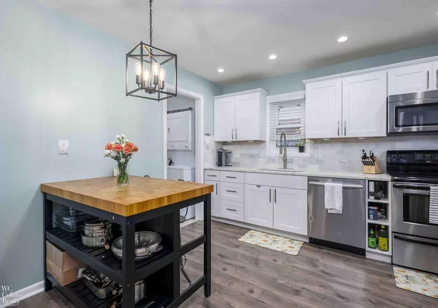 Photo 4 of Sale Pending at 21613 Parkway St, Saint Clair Shores, MI 48082 | MLS# 50219799 | Listing updated on 2026-08-31