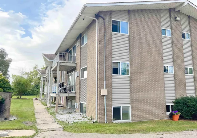 Photo 3 of House for sale at 410 Lippincott Blvd, Flint, MI 48503 | MLS# 50220241 | Listing updated on 2026-09-29