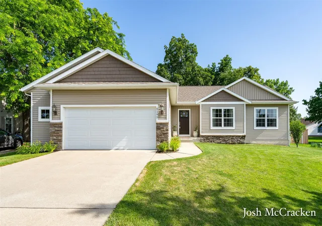 Homes for sale in Caledonia, MI | 5195 76th St, Caledonia, MI 49316 | MLS# 70543959
