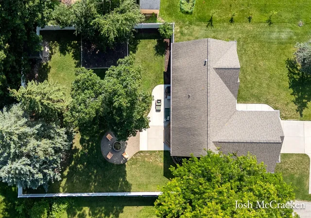 Homes for sale in Caledonia, MI | 5195 76th St, Caledonia, MI 49316 | MLS# 70543959