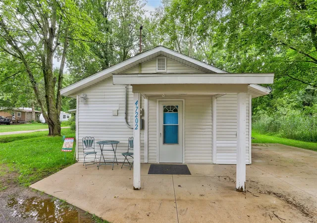 1st image of 47202 N Sunset Cir, Bloomingdale, MI 49026 | MLS# 70538481