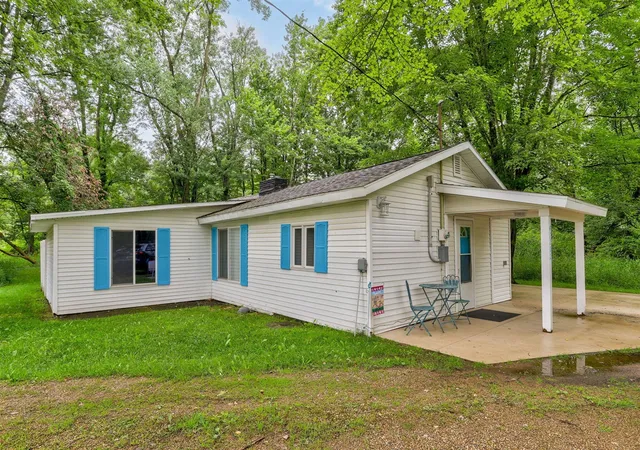 2nd image of 47202 N Sunset Cir, Bloomingdale, MI 49026 | MLS# 70538481