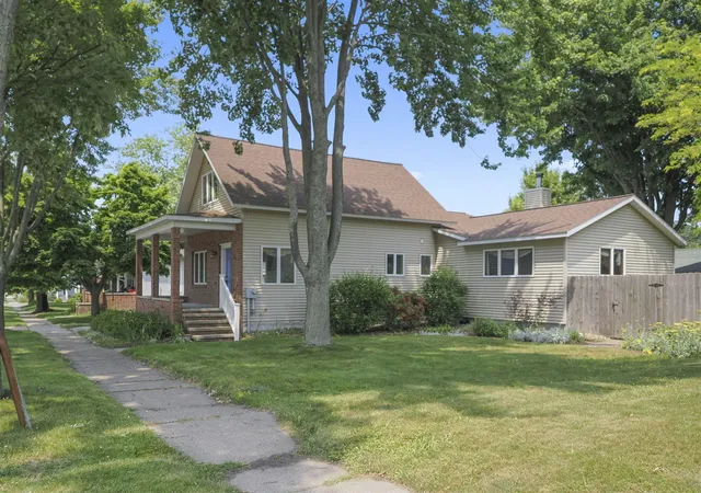 Photo 3 of Sale Pending at 232 1st Avenue, Manistee, MI 49660 | MLS# 70479340 | Listing updated on 2025-11-04