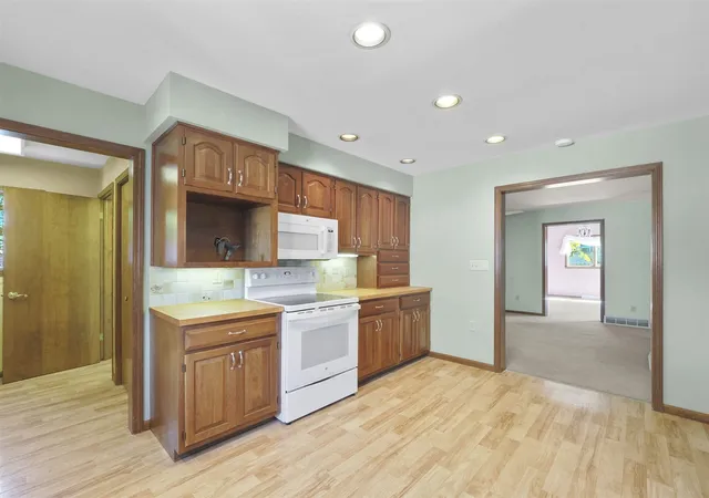 Photo 4 of Sale Pending at 232 1st Avenue, Manistee, MI 49660 | MLS# 70479340 | Listing updated on 2025-11-04