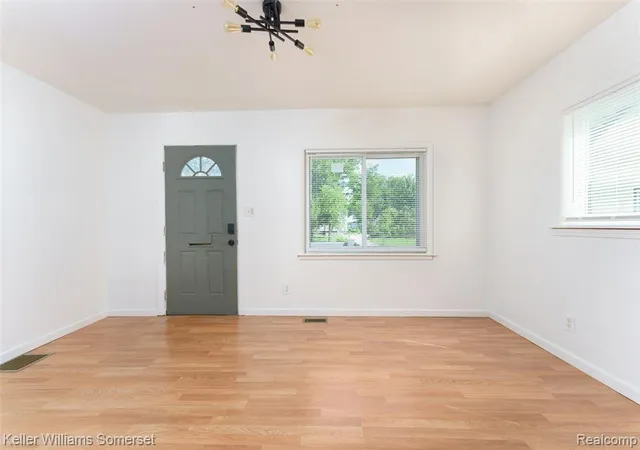Photo 4 of Single family home for sale at 7244 Ford Ave, Warren, MI 48091 | MLS# 61020805 | Listing updated on 2026-09-02