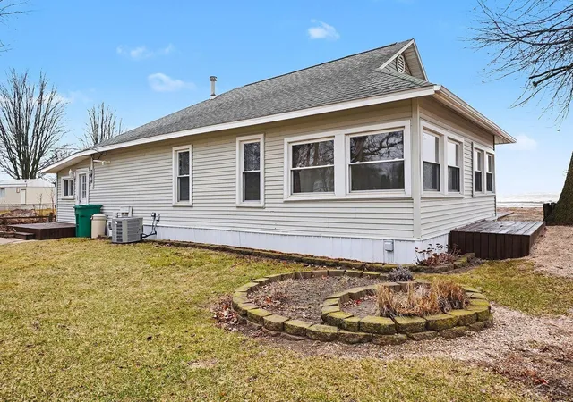 Homes for sale in Bay City, MI | 667 Bay Rd, Bay City, MI 48706 | MLS# 50201678