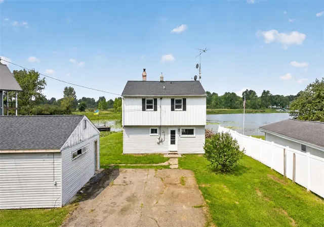 2nd image of 1040 Echo Beach Dr, Jackson, MI 49203 | MLS# 70548794