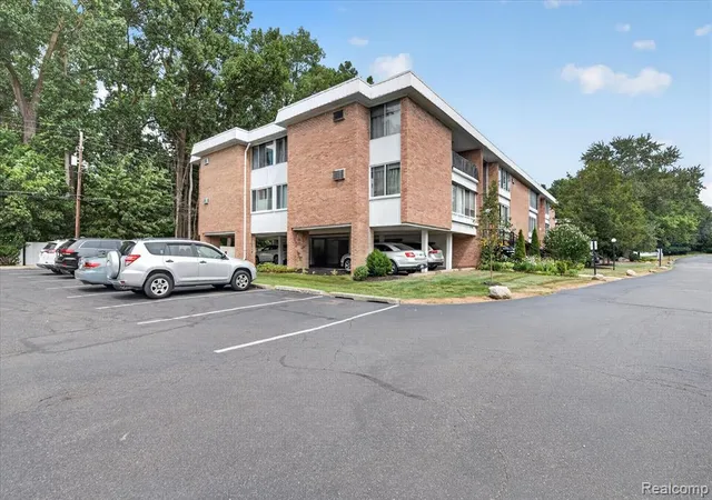Listing Photo 2 - Condo for sale in building located at 32050 Grand River Ave, Farmington, MI 48336 - Unit #56