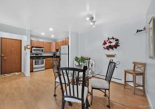 Listing Photo 5 - Condo for sale in building located at 32050 Grand River Ave, Farmington, MI 48336 - Unit #56