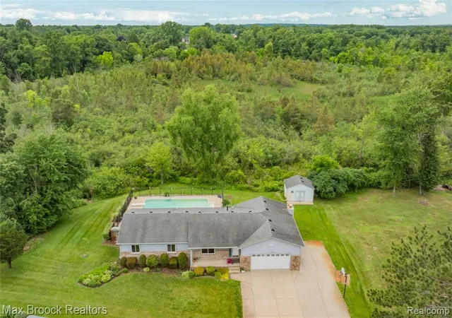 Photo 3 of Single family home for sale at 2000 Matthew St, Commerce Township, MI 48390 | MLS# 61015085 | Listing updated on 2026-08-15
