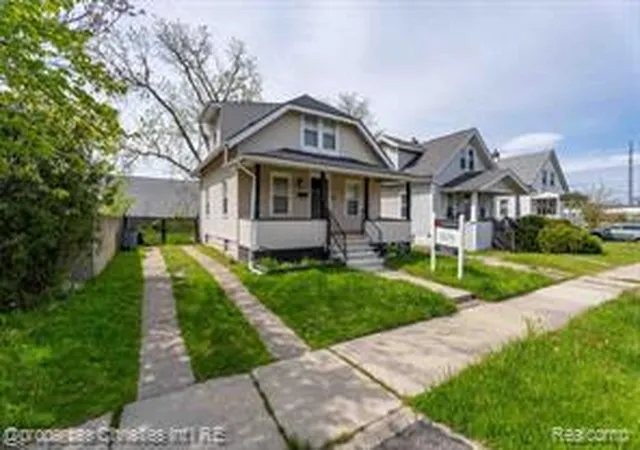 Homes for sale in Ferndale, MI | 988 E Troy St, Ferndale, MI 48220 | MLS# 61009386