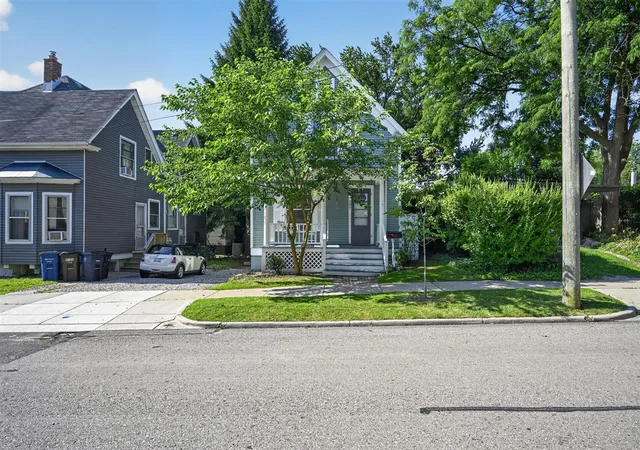 Photo 1 of Single family home for sale at 207 W Jefferson St, Ann Arbor, MI 48103 | MLS# 70545050 | Listing updated on 2026-10-05