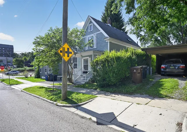 Photo 3 of Single family home for sale at 207 W Jefferson St, Ann Arbor, MI 48103 | MLS# 70545050 | Listing updated on 2026-10-05