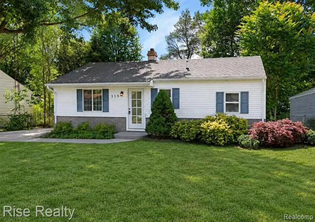 Homes for sale in Montrose, MI | 319 N Genesee St, Montrose, MI 48457 | MLS# 61006592