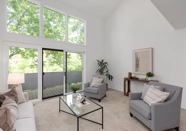 2nd image of 2112 Overlook Ct, Ann Arbor, MI 48103 | MLS# 70534693