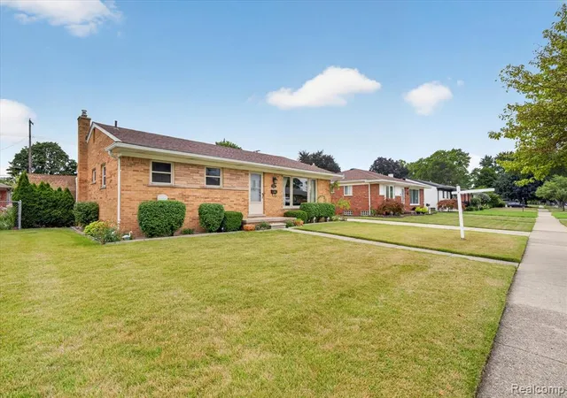2nd image of 8966 Shannon Dr, Sterling Heights, MI 48314 2530 | MLS# 61022095