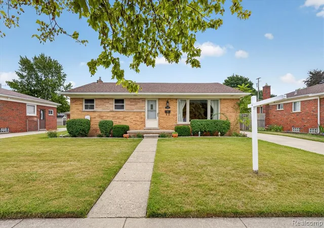 Photo 3 of Sale Pending at 8966 Shannon Dr, Sterling Heights, MI 48314 2530 | MLS# 61022095 | Listing updated on 2026-09-06