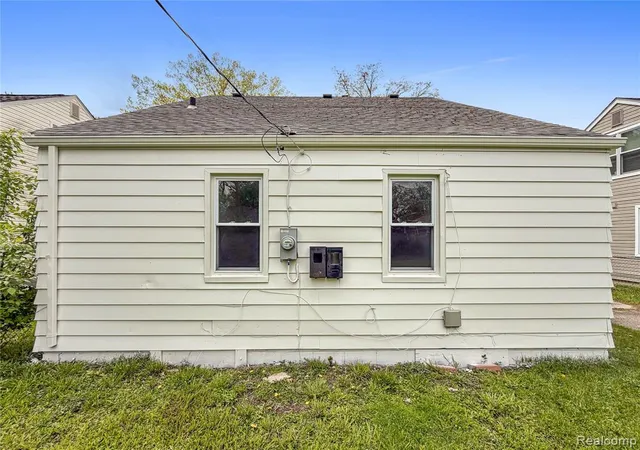 Homes for sale in Oak Park, MI | 24610 Parklawn St, Oak Park, MI 48237 | MLS# 60971746