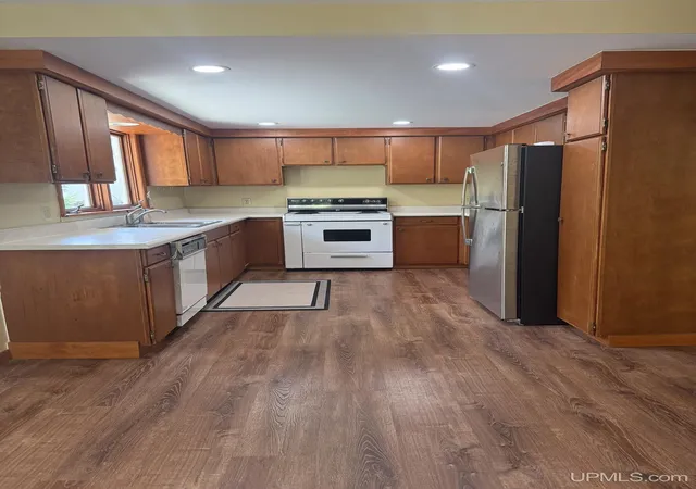 Photo 4 of Single family home for sale at 316 Wolcott Ave, Kingsford, MI 49802 | MLS# 50217776 | Listing updated on 2026-08-27