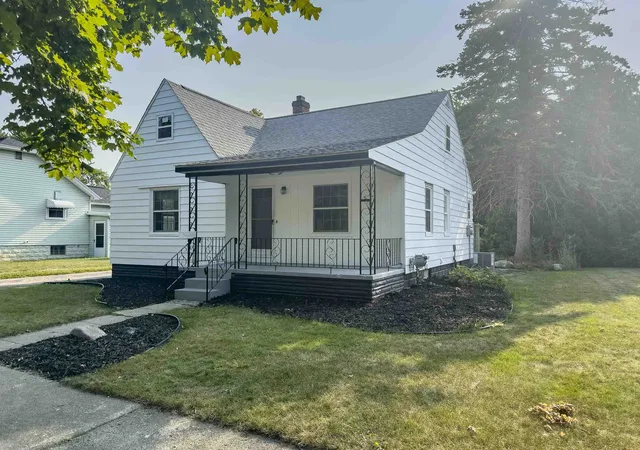 Photo 1 of Single family home for sale at 707 Burns St, Essexville, MI 48732 | MLS# 50217929 | Listing updated on 2026-08-14