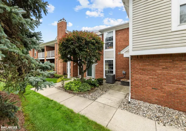 3rd image of 52392 Heatherstone Ave, Macomb, MI 48042 | MLS# 50218476