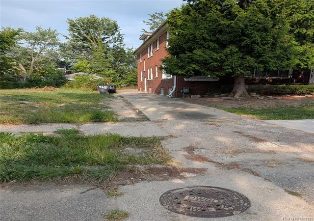 Photo 3 of Multi family home for sale at 4618 Chatsworth St, Detroit, MI 48224 3498 | MLS# 61023768 | Listing updated on 2026-08-27