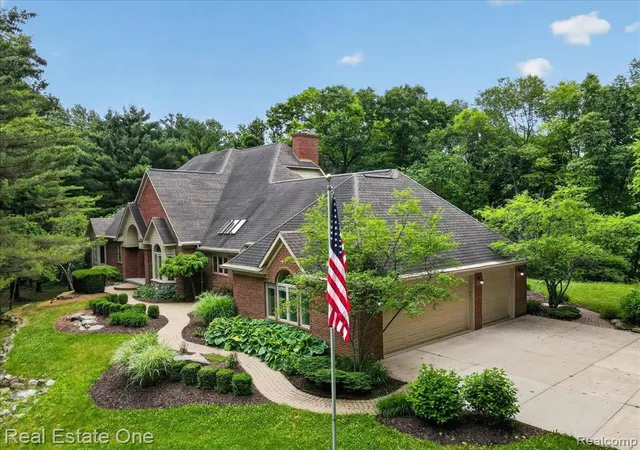 2nd image of 425 Courtney Rd, Leonard, MI 48367 | MLS# 61006517