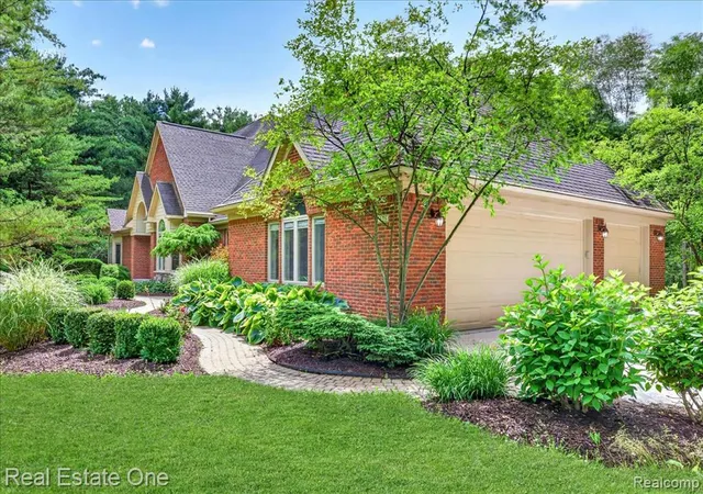 4th image of 425 Courtney Rd, Leonard, MI 48367 | MLS# 61006517