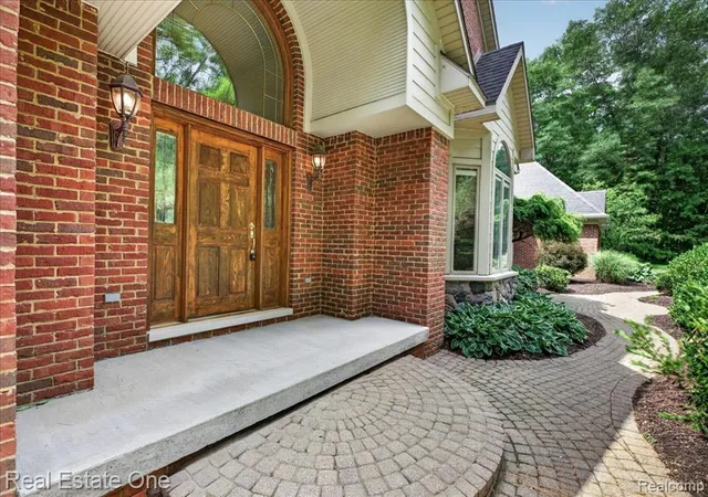 5th image of 425 Courtney Rd, Leonard, MI 48367 | MLS# 61006517