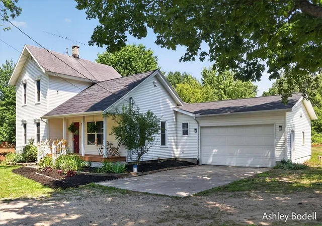 Homes for sale in Comstock Park, MI | 281 7 Mile Rd, Comstock Park, MI 49321 | MLS# 70544357