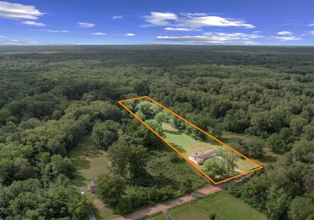 2nd image of 26700 Martinsville Rd, New Boston, MI 48164 | MLS# 70515978