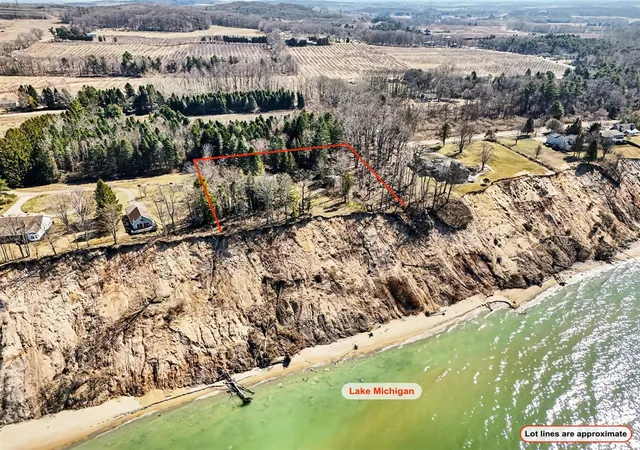 3rd image of 4973 S Lakeshore Dr, Ludington, MI 49431 | MLS# 70525008