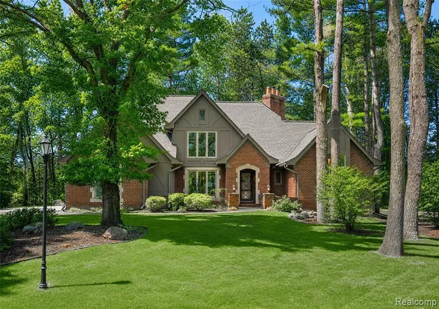1st image of 102 Kirksway Ln, Lake Orion, MI 48362 2275 | MLS# 61023386