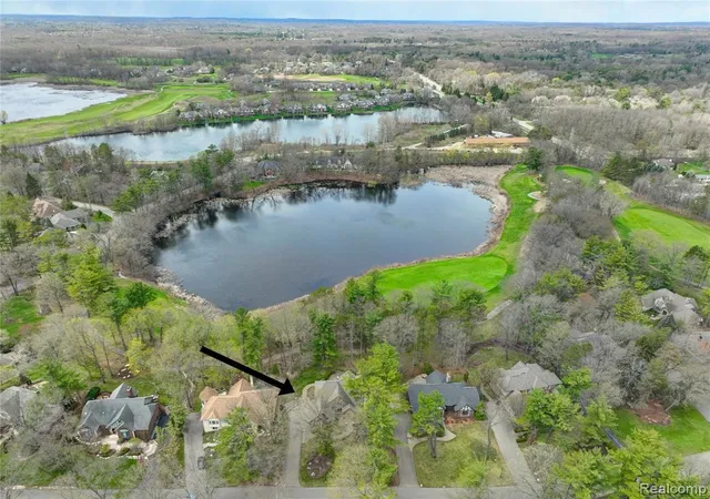 2nd image of 102 Kirksway Ln, Lake Orion, MI 48362 2275 | MLS# 61023386