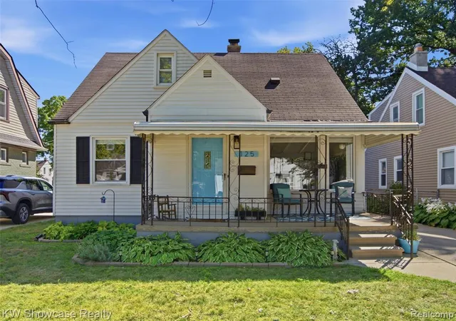 Photo 2 of Sale Pending at 125 S Edgeworth Ave, Royal Oak, MI 48067 3933 | MLS# 61025102 | Listing updated on 2026-09-13