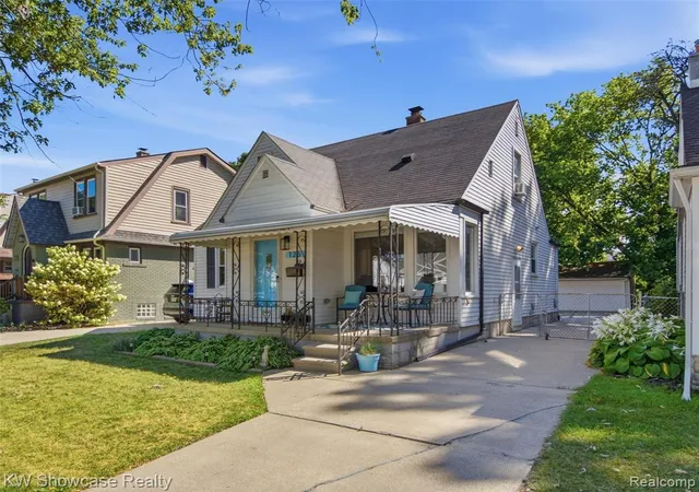 Photo 3 of Sale Pending at 125 S Edgeworth Ave, Royal Oak, MI 48067 3933 | MLS# 61025102 | Listing updated on 2026-09-13