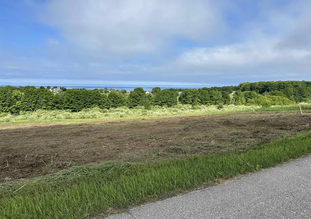 3rd image of 12 Foxview Dr, Charlevoix, MI 49720 | MLS# 80069621