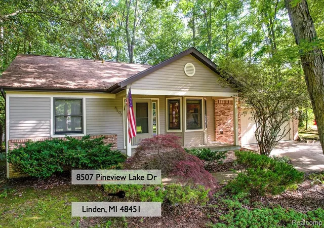 Homes for sale in Linden, MI | 8507 Pineview Lake Dr, Linden, MI 48451 | MLS# 61008178