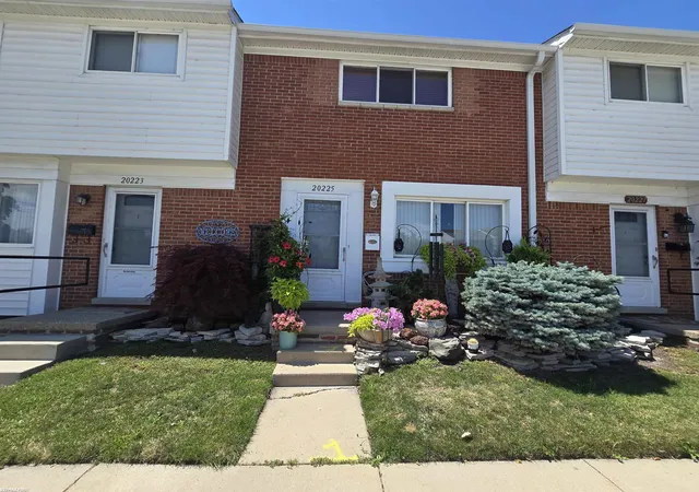 Homes for sale in Clinton Township, MI | 20225 15 Mile Rd, Clinton Township, MI 48035 | MLS# 50213769